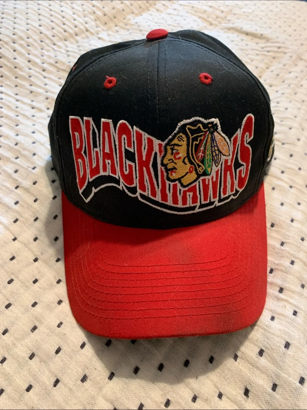 Chicago Blackhawks Vintage Red and Black Baseball Cap